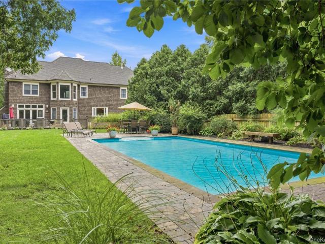 House for sale in Baldwin Place, New York