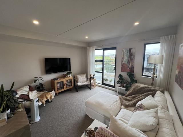 Room for rent in Whangaparaoa, Oroua County