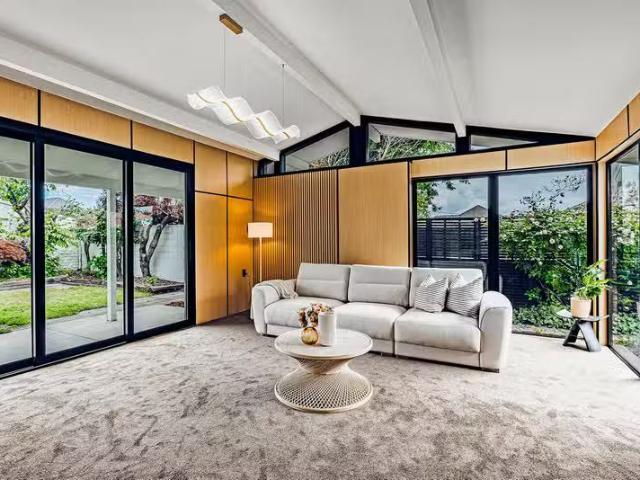 House for sale in Chaslands, Canterbury