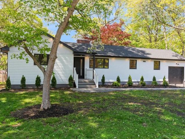 House for sale in Miller Place, New York