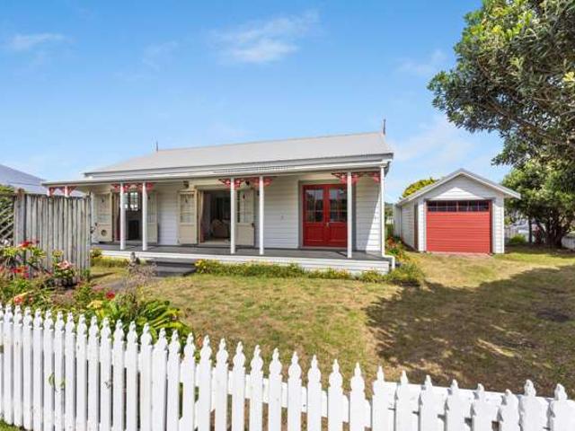 House for sale in Waikanae Beach, Wellington