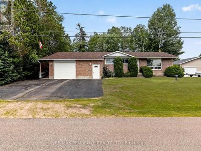 House for sale in Renfrew, Ontario