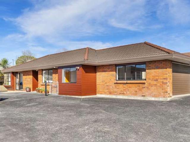 House for sale in Blockhouse Bay, Oroua County