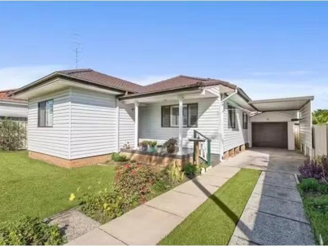 House for rent in Wollongong West, New South Wales