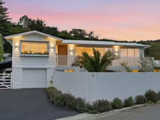 House for sale in Chaslands, Canterbury