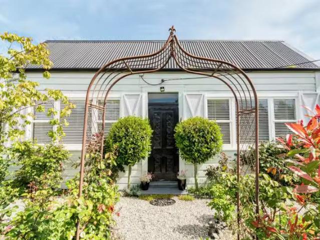 House for sale in Otakou