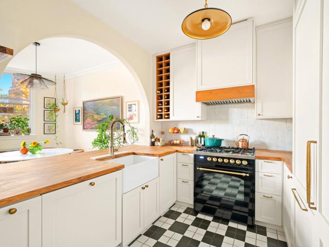 Condo for sale in Manhattan Community Board 11, New York