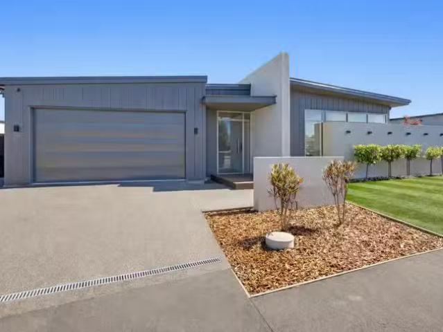 House for sale in Chaslands, Canterbury