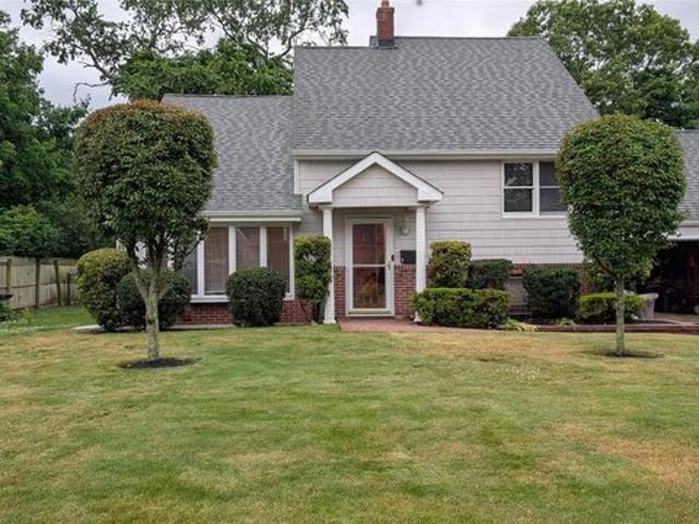 House for sale in Huntington, New York