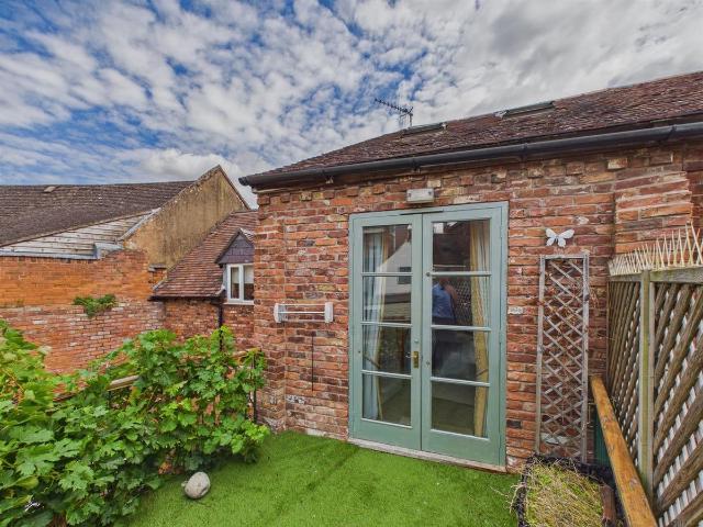 Apartment for rent in Forthampton, Worcestershire