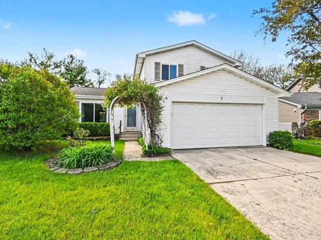 House for sale in Woodridge, Illinois