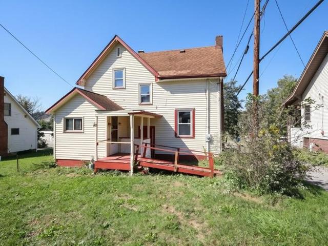 House for sale in Beech Bottom, Brooke County