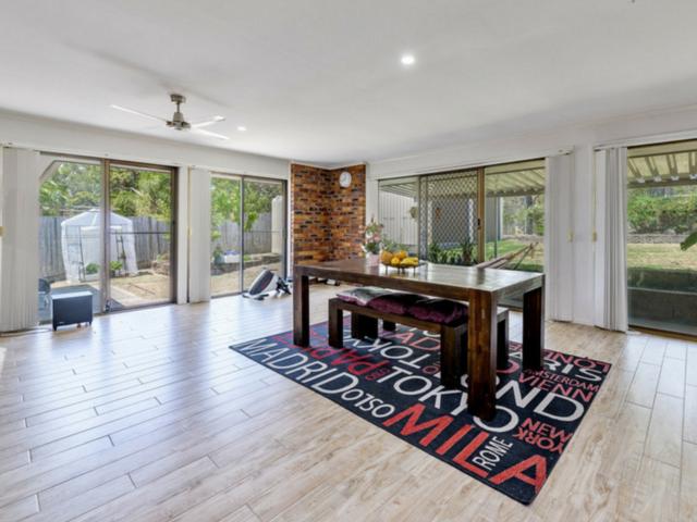 House for rent in Helensvale Town Centre