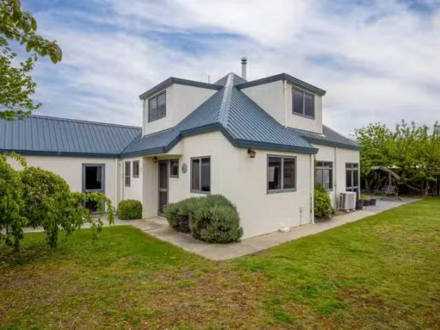 House for sale in Otakou