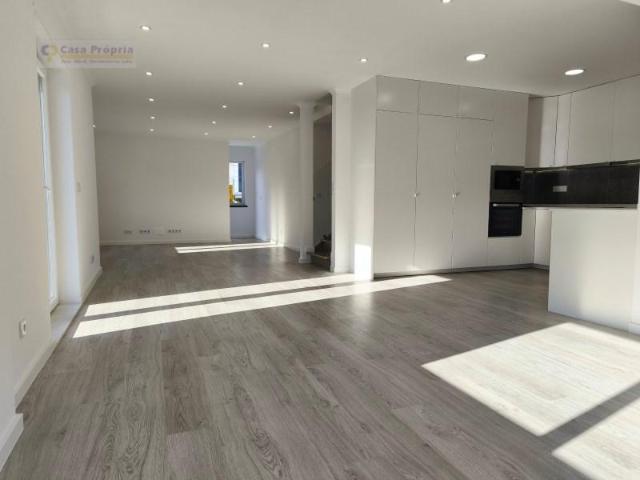 Casa venda em Núcleo Urbano Histórico de Queijas, Oeiras