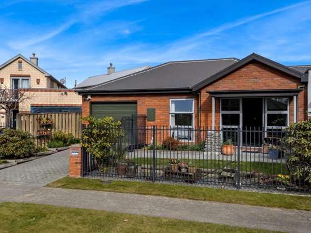 Townhouse for sale in Canterbury