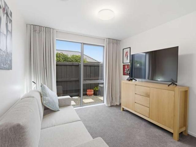 House for sale in Chaslands, Canterbury