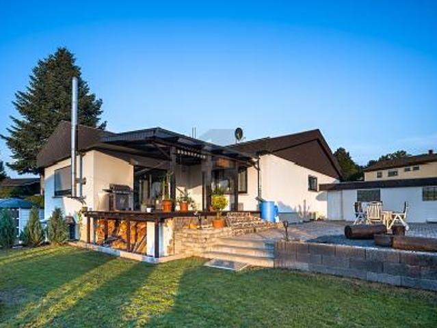 Villa kaufen in Schmelz, Außen