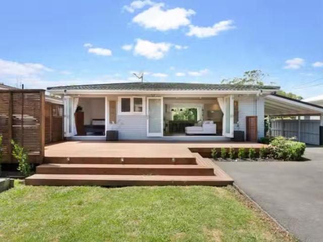 House for sale in Oratia