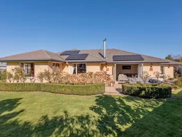 House for sale in Chaslands, Canterbury