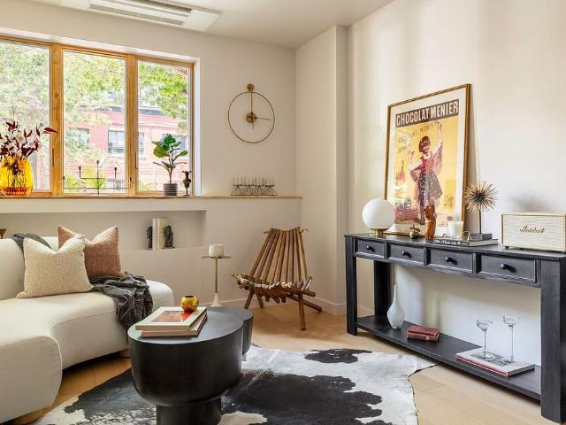 Townhouse for sale in Arverne, New York