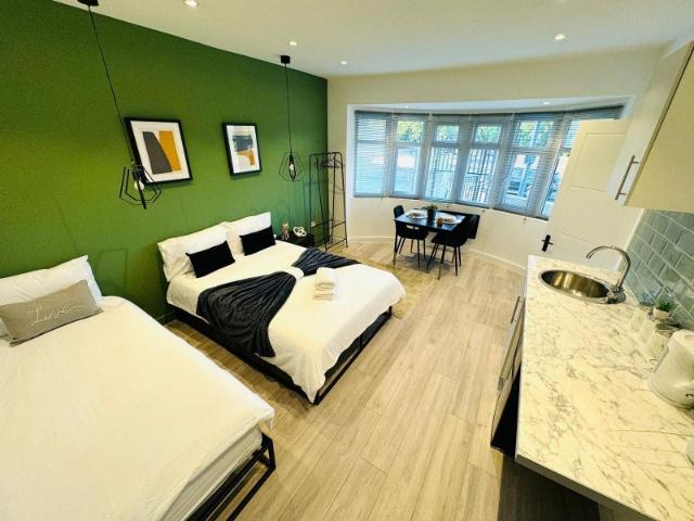 Studio for rent in London Borough of Ealing, Park Royal