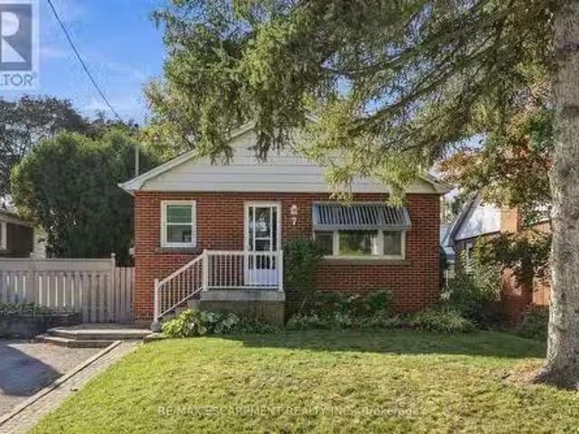 House for sale in University Gardens, Hamilton