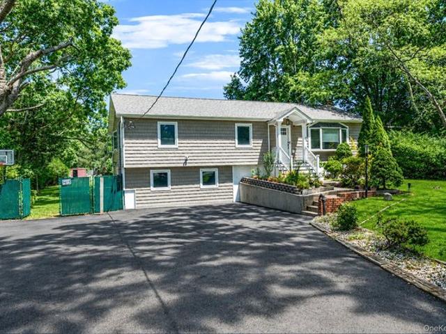 House for sale in Centereach, Town of Brookhaven