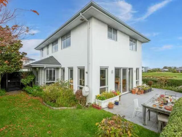 House for sale in Chaslands, Canterbury
