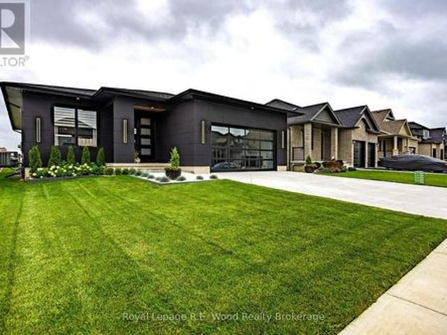 House for sale in Tillsonburg, Southwestern Ontario