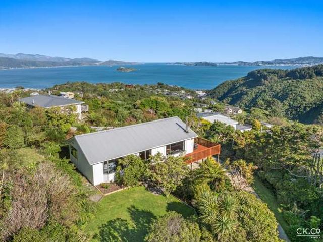 House for sale in Days Bay, Wellington