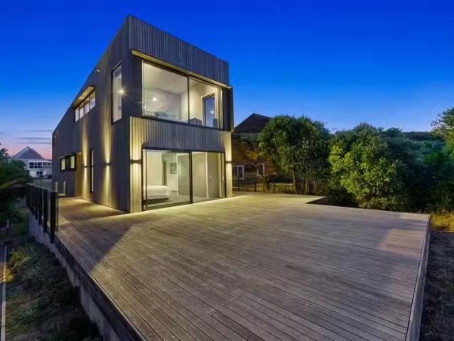 House for sale in Waikanae Beach, Wellington