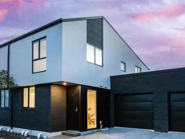 House for sale in Edgeware, Canterbury