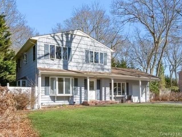 House for sale in Miller Place, New York