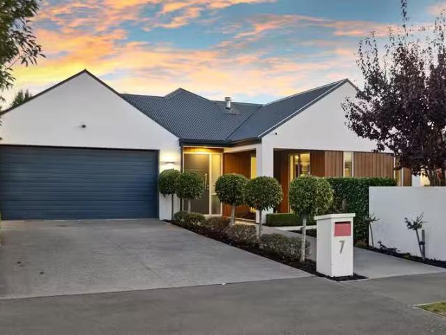 House for sale in Chaslands, Canterbury
