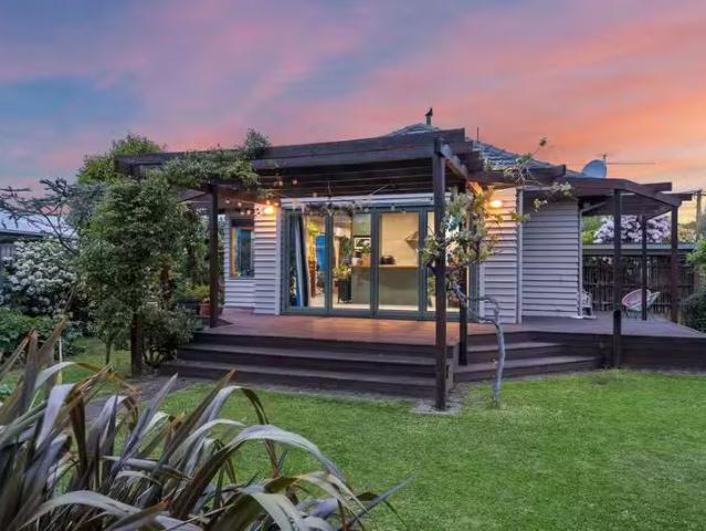 House for sale in Chaslands, Canterbury