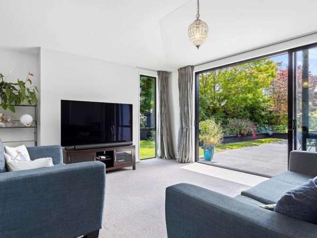 House for rent in Chaslands, Canterbury