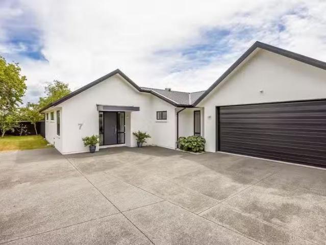 House for rent in Chaslands, Canterbury