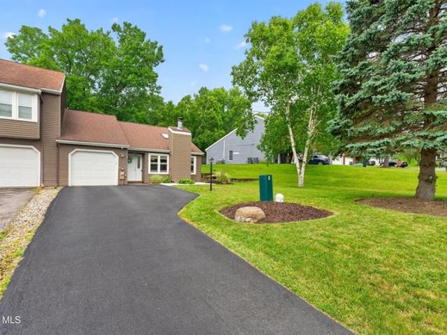 Townhouse for sale in Saratoga, New York