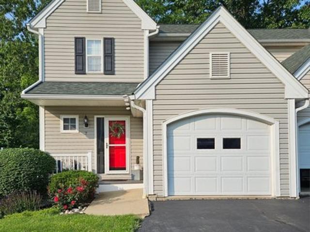 Townhouse for sale in Athens, Ohio