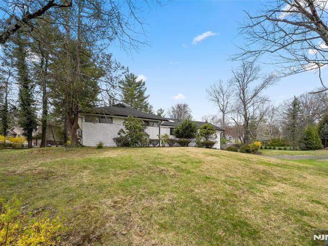 House for sale in Woodcliff Lake, New Jersey