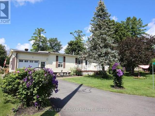House for sale in Renfrew, Ontario