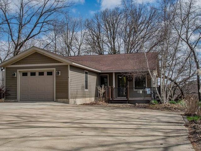 House for sale in Apple River, Illinois