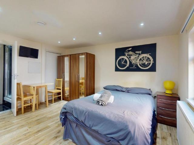Studio for rent in Dollis Hill, Greater London
