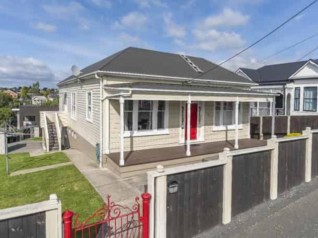 House for rent in Otakou