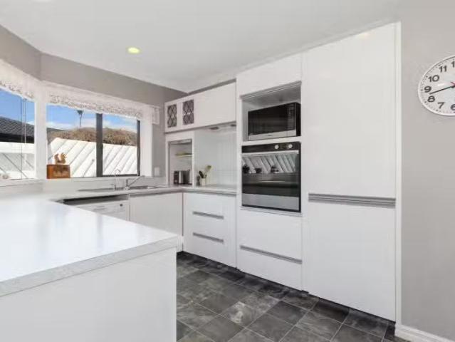 House for sale in Omokoroa, Bay Of Plenty