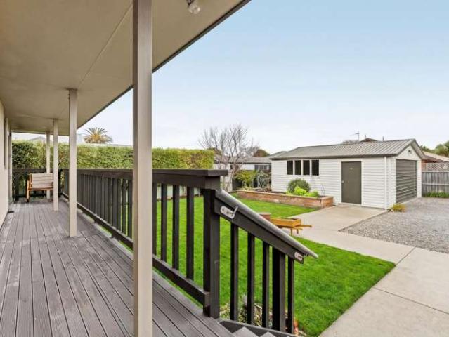 House for sale in Chaslands, Canterbury