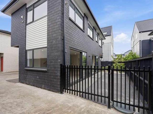 House for sale in Point England
