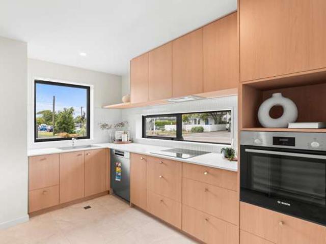 Townhouse for sale in Edgeware, Canterbury