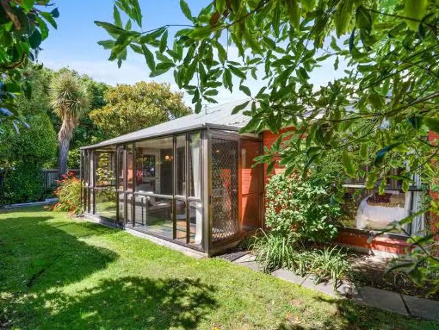 House for sale in Chaslands, Canterbury